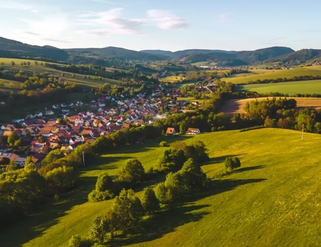 découvrez les opportunités passionnantes dans le secteur du btp en auvergne-rhône-alpes pour les jeunes. formations, stages et emplois : construisez votre avenir professionnel dans une région dynamique et en plein essor.