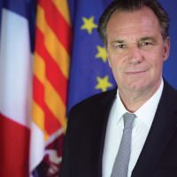 découvrez le rôle clé de renaud muselier dans l'évolution de l'industrie du transport en france. analyse des initiatives et des projets qui transforment ce secteur vital pour l'économie et le développement durable.